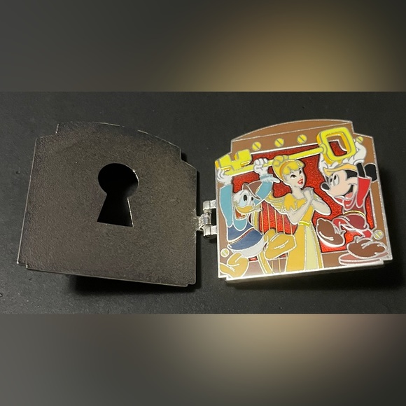 Disney Fun and Fancy Free 75th Anniversary Beanstalk LR Pin - Picture 4 of 5